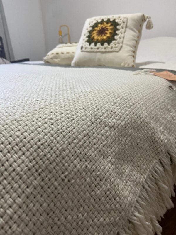 PIE DE CAMA Y ALMOHADONES