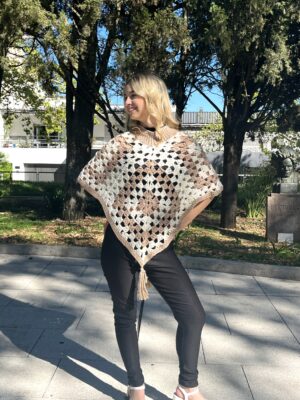 FullSizeRender 28 Poncho "Geometrìa suave"