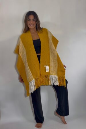 silvia-borba-ruana-merino-uruguay.jpj Ruana tejida en lana merino 100%.